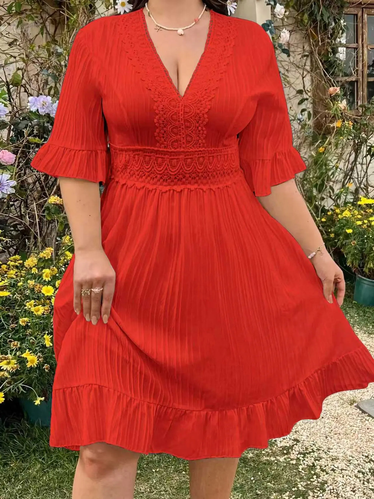 Plus Size Women's Summer Elegant V Neck Lace Trim Patchwork Dress, Half Sleeve Design, Woven Fabric, Plain Loose-Fitting Knee-Length Dress for All Seasons, Casual Wear, Beach Holiday Dress, Womenswear