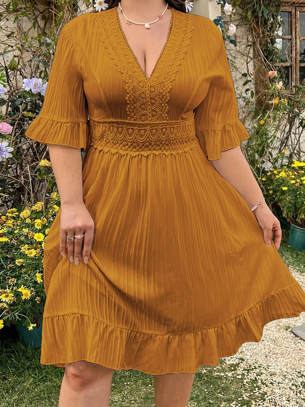 Plus Size Women's Summer Elegant V Neck Lace Trim Patchwork Dress, Half Sleeve Design, Woven Fabric, Plain Loose-Fitting Knee-Length Dress for All Seasons, Casual Wear, Beach Holiday Dress, Womenswear