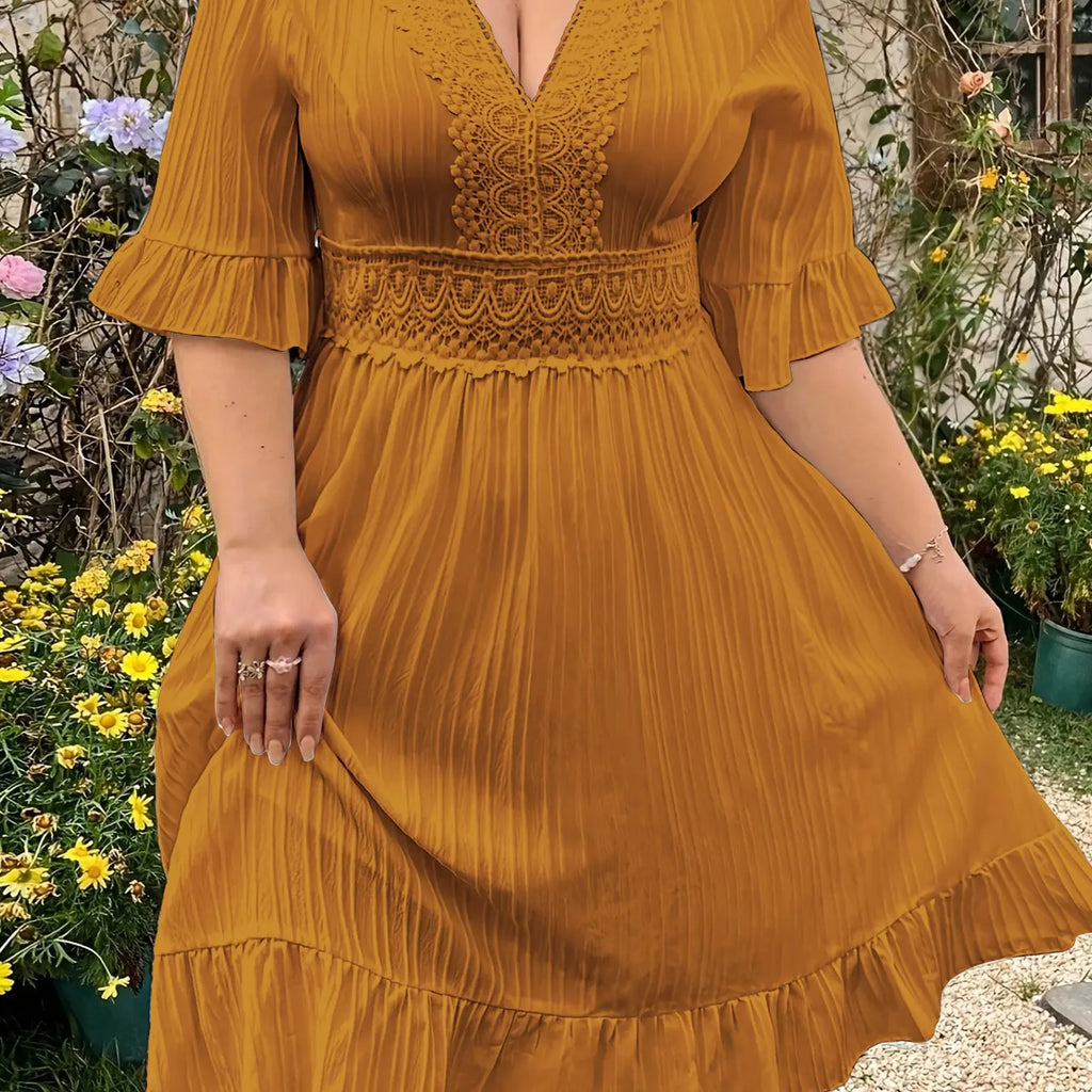 Plus Size Women's Summer Elegant V Neck Lace Trim Patchwork Dress, Half Sleeve Design, Woven Fabric, Plain Loose-Fitting Knee-Length Dress for All Seasons, Casual Wear, Beach Holiday Dress, Womenswear