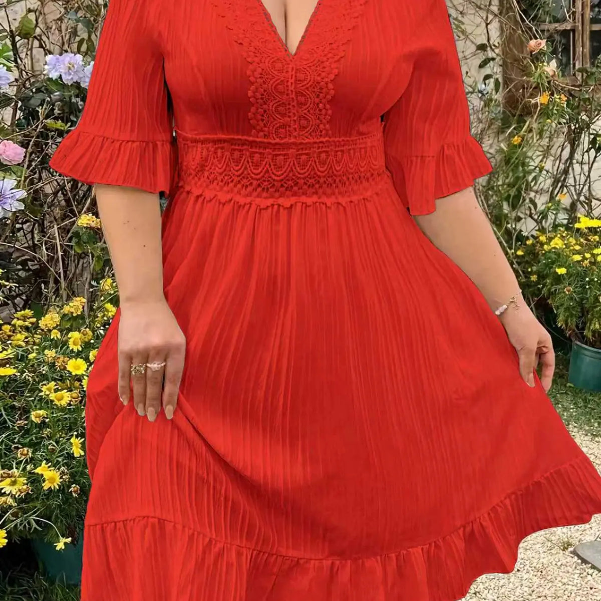 Plus Size Women's Summer Elegant V Neck Lace Trim Patchwork Dress, Half Sleeve Design, Woven Fabric, Plain Loose-Fitting Knee-Length Dress for All Seasons, Casual Wear, Beach Holiday Dress, Womenswear