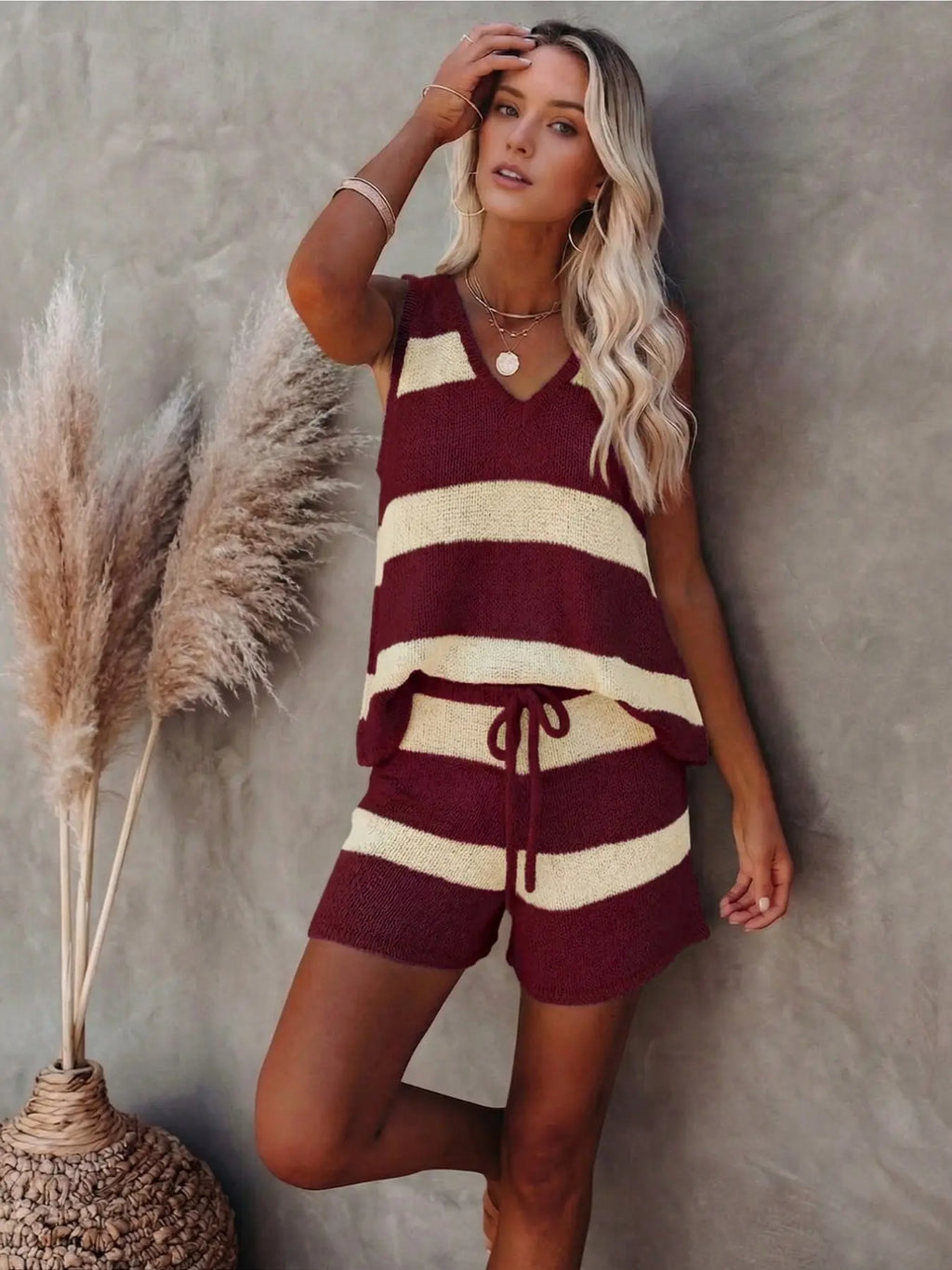 Women's Two-Piece Set, Elegant Sleeveless V-Neck Colorblock Knit Vest and Shorts, Casual Beach Vacation, Summer Daily Wear, Knit Outfit Set