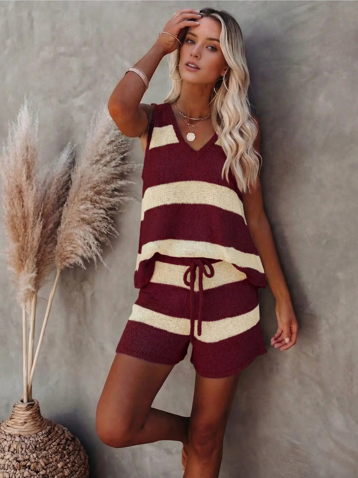 Women's Two-Piece Set, Elegant Sleeveless V-Neck Colorblock Knit Vest and Shorts, Casual Beach Vacation, Summer Daily Wear, Knit Outfit Set
