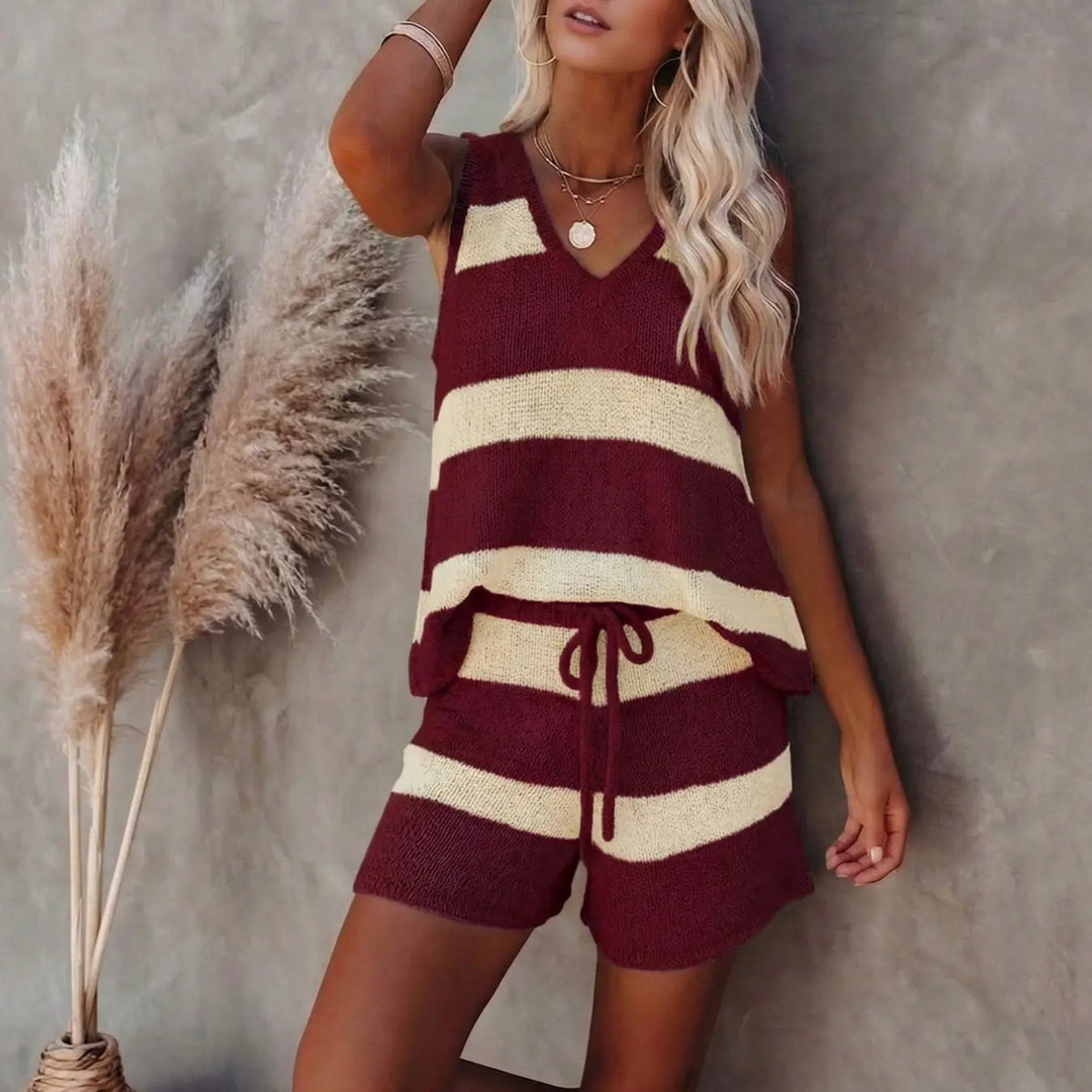 Women's Two-Piece Set, Elegant Sleeveless V-Neck Colorblock Knit Vest and Shorts, Casual Beach Vacation, Summer Daily Wear, Knit Outfit Set