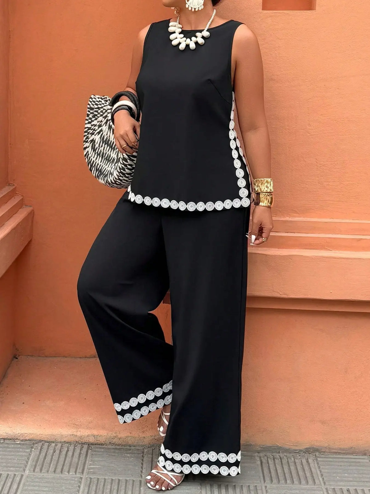 Plus Size Women's Two-Piece Set: Sleeveless Tank Top and Wide Leg Pants with Contrast Trim, Style for Summer Vacation, Casual Set