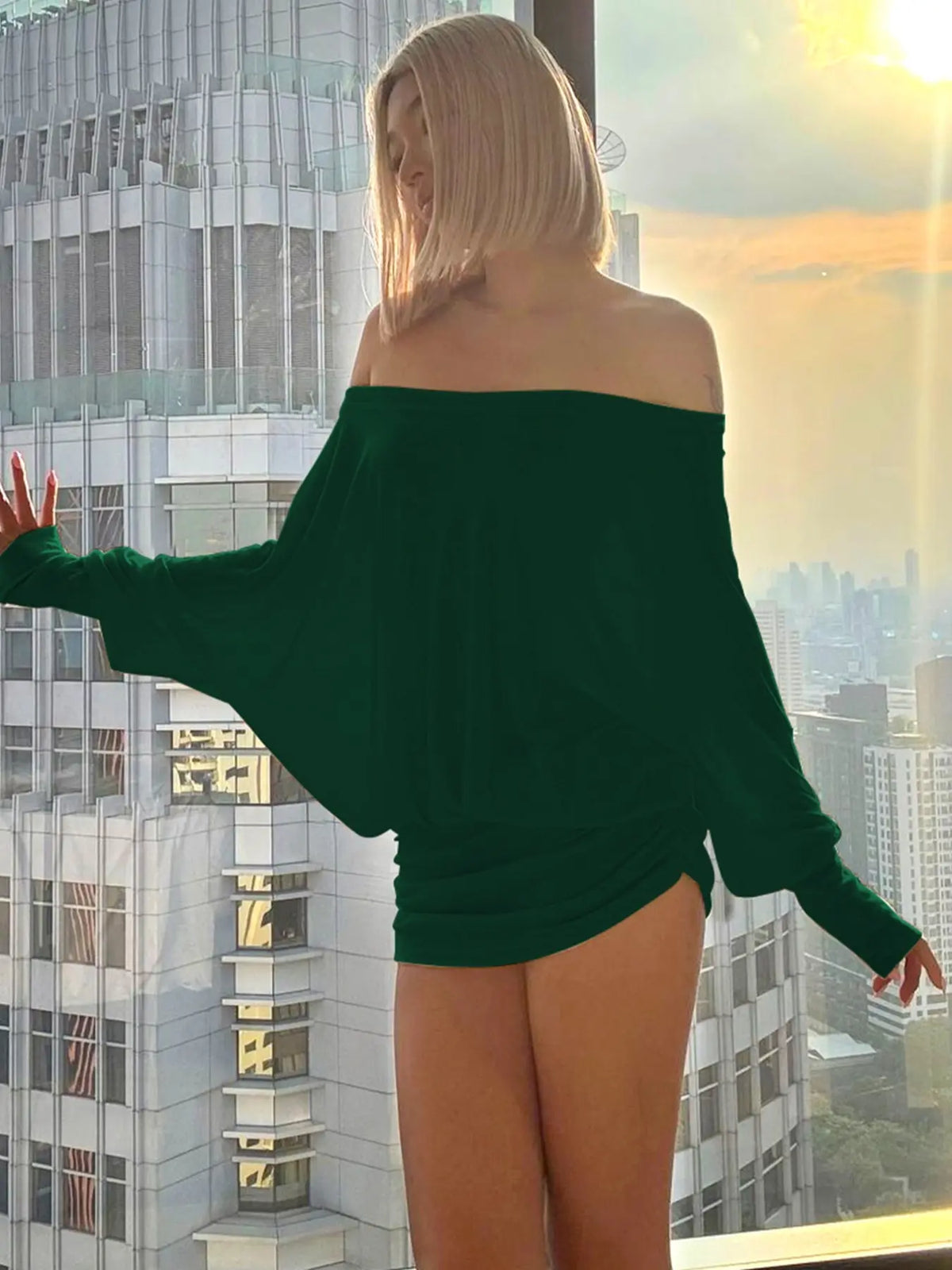 Women's Solid Off-the-Shoulder Ruched Dress, Sexy Casual Long Sleeve Mini Dress for Parties, Clubs and Holidays, Women's Dress for Spring & Fall, Basic
